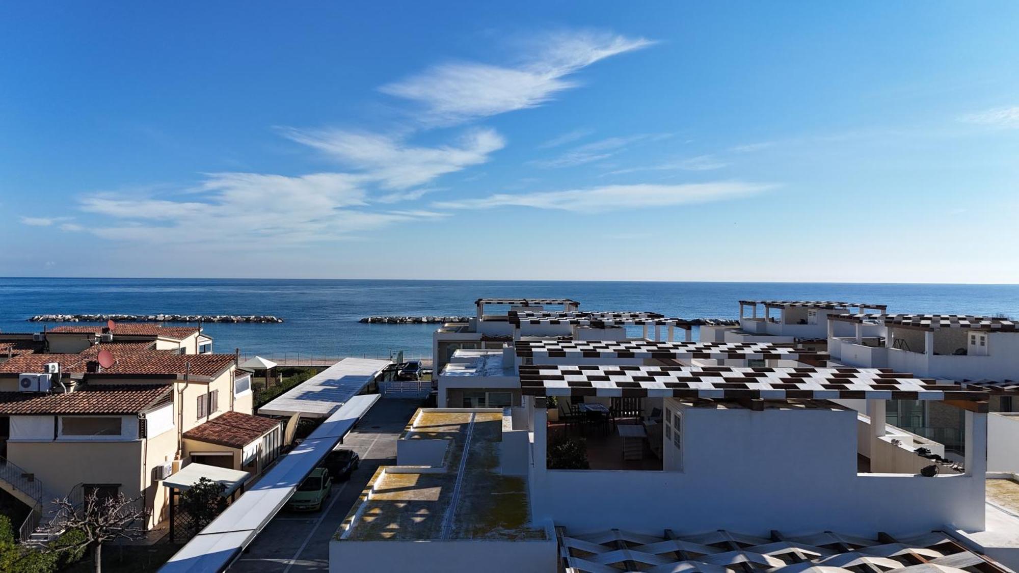 P020 - Porto Recanati, Nuovo Trilocale Con Giardino エクステリア 写真